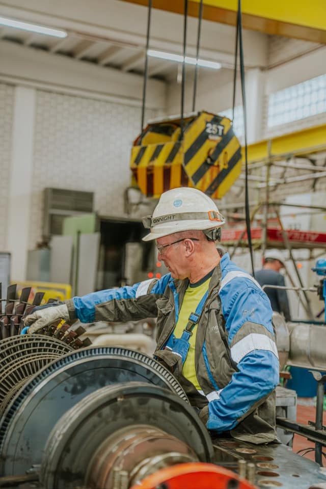 Technicians carrying out an emergency turbine intervention on site